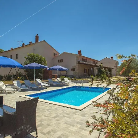 Boutique With Pool In Egotici Segotici