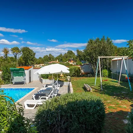 Boutique With Pool In Egotici * Segotici