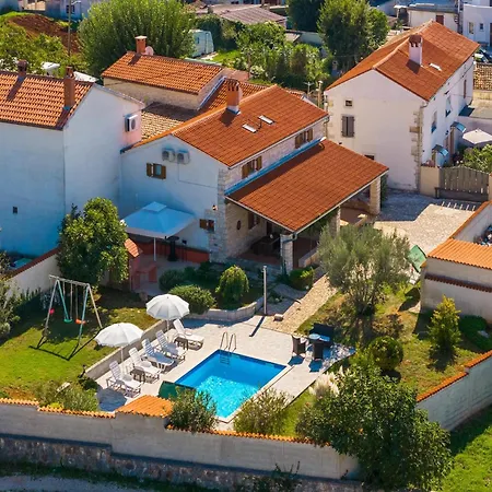 Boutique With Pool In Egotici Holiday home