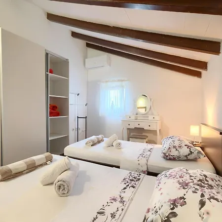 Boutique With Pool In Egotici Holiday home