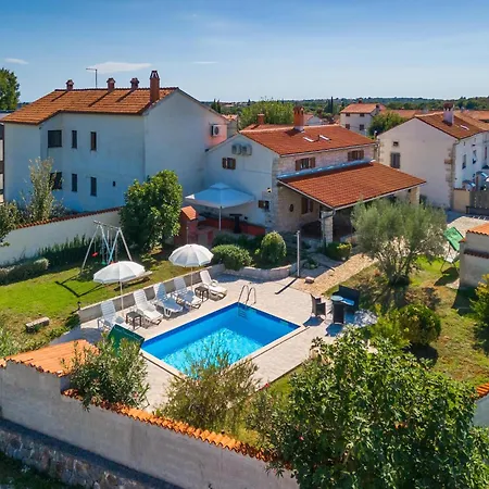 Boutique With Pool In Egotici