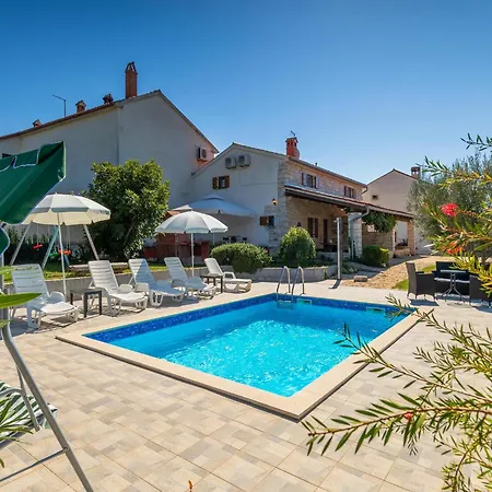Boutique With Pool In Egotici Holiday home