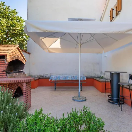 Boutique With Pool In Egotici