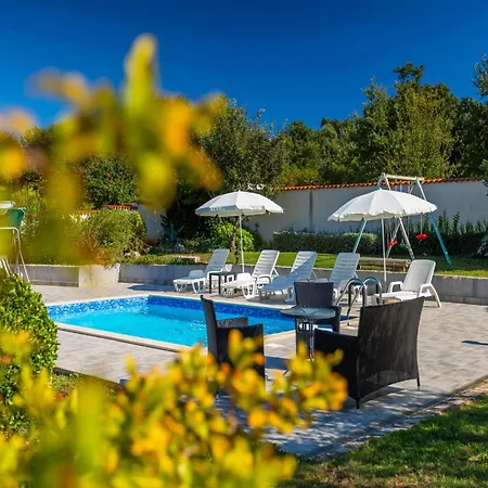 Boutique With Pool In Egotici *